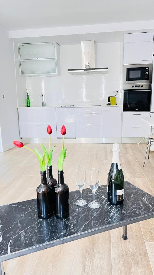 Delux Apartament Салоу Экстерьер фото