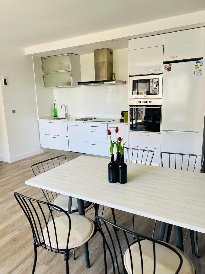 Delux Apartament Салоу Экстерьер фото